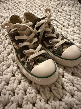 Converse Low-Top Camo Canvas Sneakers - Green/Beige